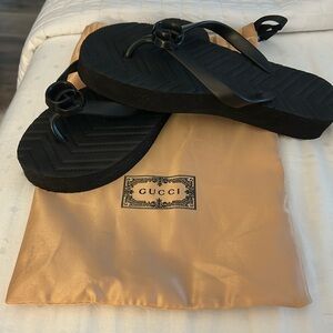 Faux Gucci GG Marmont Double G Logo Flipflop Sandals 
Size 39/40
Black
